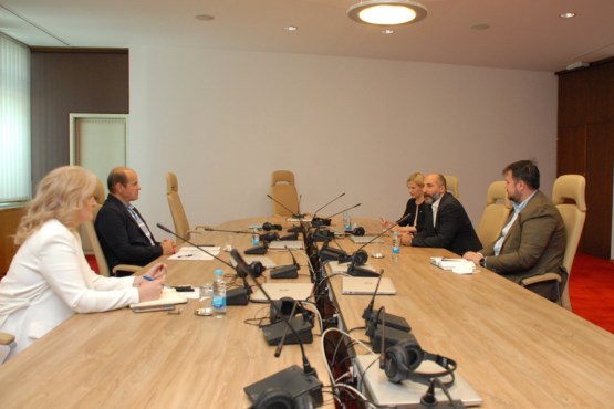 Предсједавајући Комисије за остваривање равноправности полова Представничког дома Адил Османовић одржао састанак са представницима HUGEN мреже за Западни Балкан